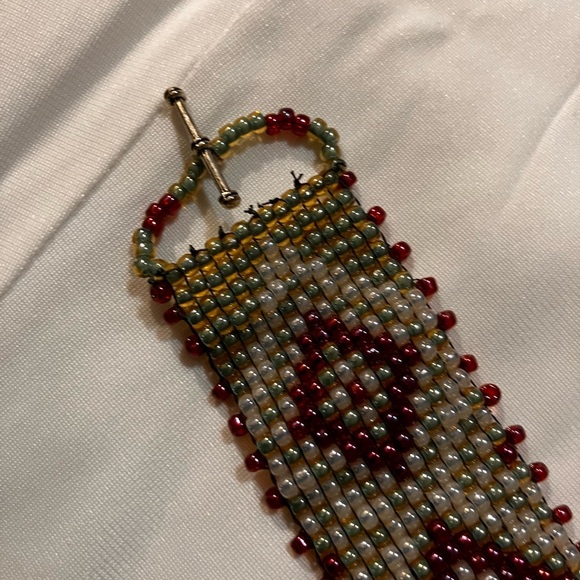 Beaded loomed bracelet with heart clasp 6.5” - Picture 4 of 6